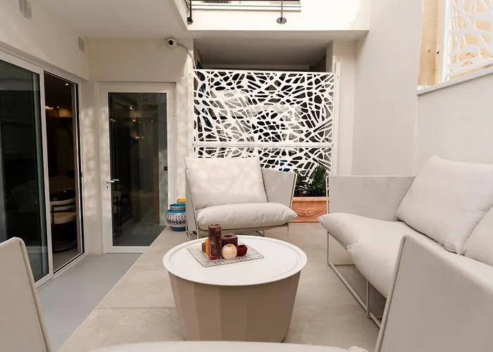 Apulia Re' & 4* בארי